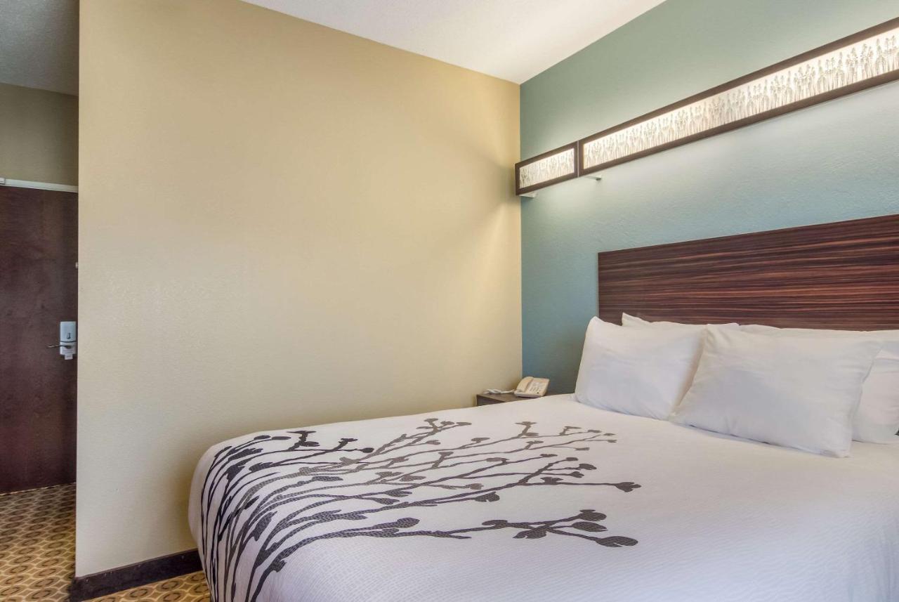Sleep Inn & Suites Steubenville At The University Exterior foto