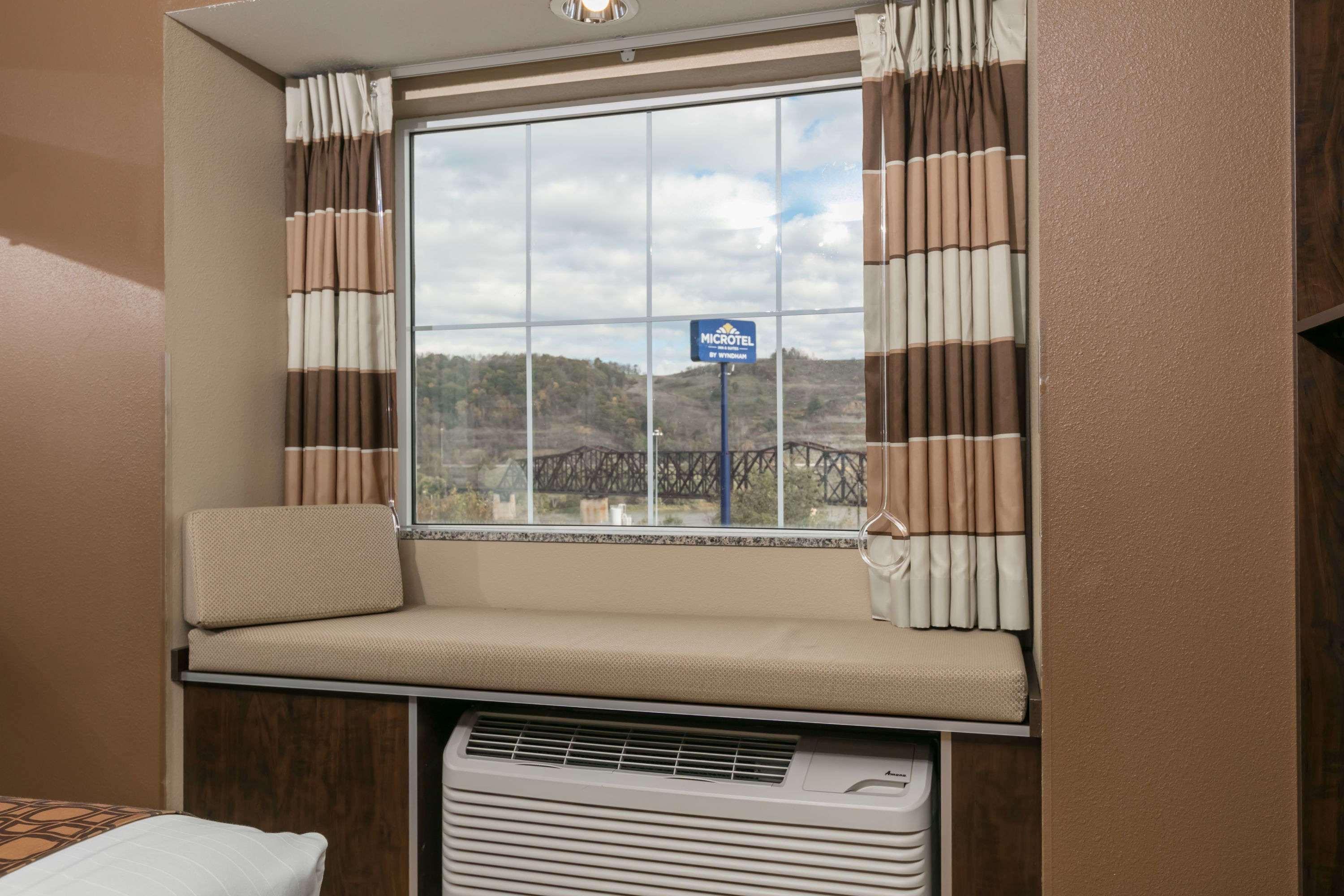 Sleep Inn & Suites Steubenville At The University Exterior foto