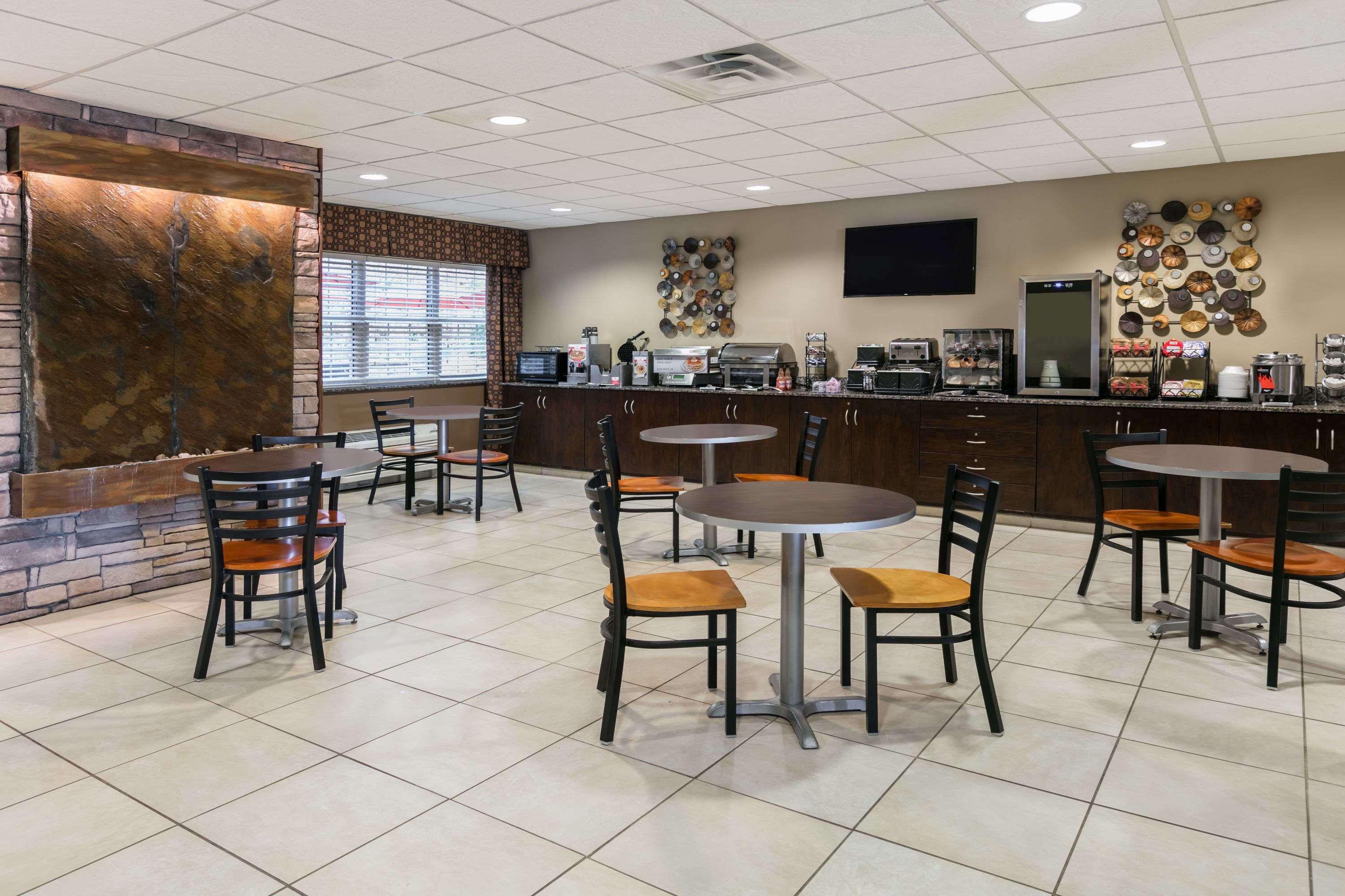 Sleep Inn & Suites Steubenville At The University Exterior foto