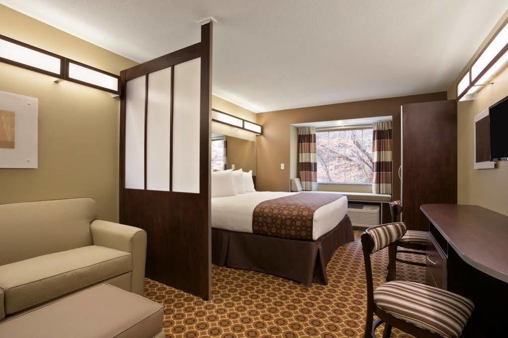 Sleep Inn & Suites Steubenville At The University Exterior foto