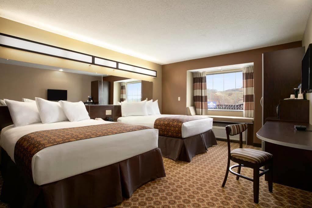 Sleep Inn & Suites Steubenville At The University Exterior foto